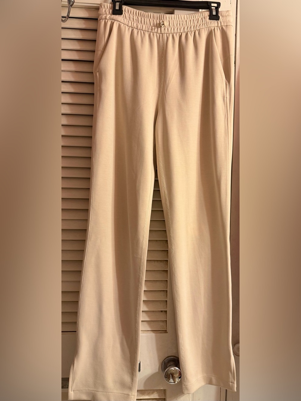 Lululemon Brushed Softstreme Split-Hem High-Rise Pant
Natural Ivory Size 6